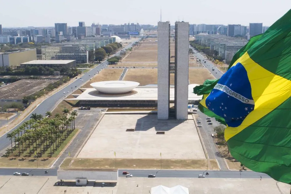 Rejeição cresce e Congresso e STF enfrentam desgaste perante a população
