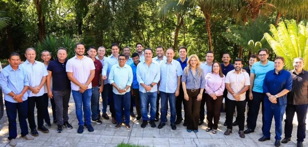 Ciro Nogueira amplia articulação política e reúne vereadores de Teresina em encontro na capital