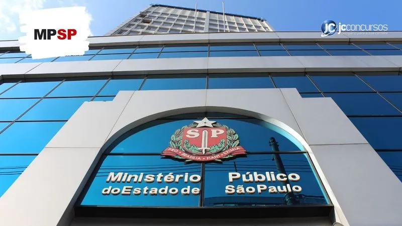 Operação prende ex-estagiário do MP, chefe de investigadores da Polícia Civil e ex-policial por suspeita de ligação com o PCC