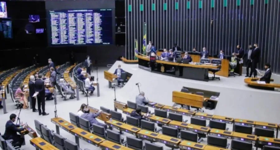 Maioridade penal aos 16 anos avança, mas Câmara sinaliza que não há pressa para votação