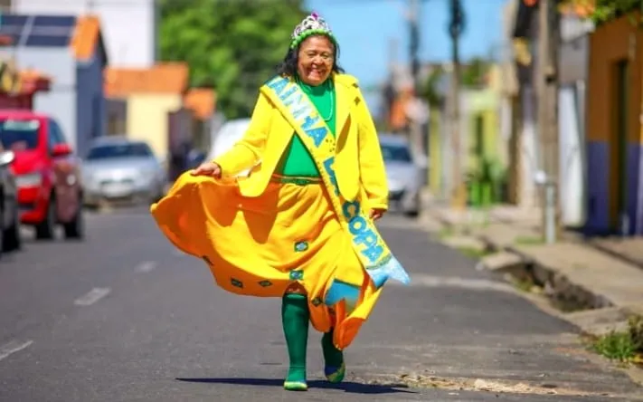 A Rainha da Copa mora no Dirceu e tem o coração verde e amarelo