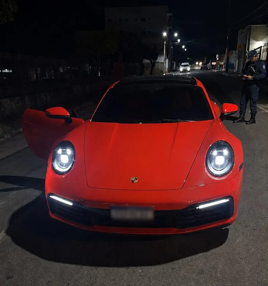 Motorista de Porsche é conduzido à delegacia por direção perigosa e suspeita de embriaguez em São Raimundo Nonato