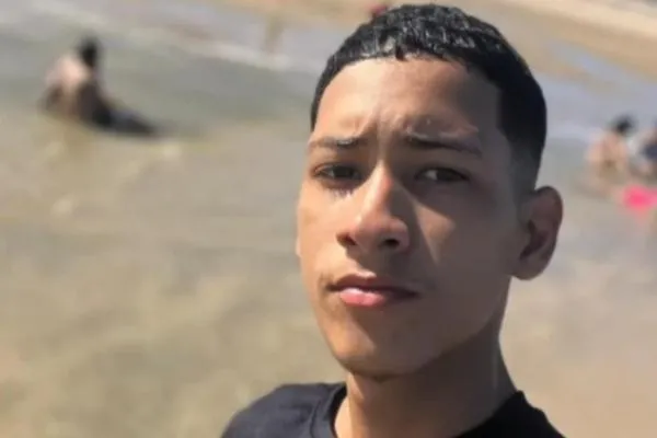 Jovem de 18 anos desaparece após sair de casa na zona Leste de Teresina