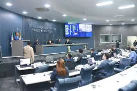 Câmara Municipal aprova primeira fase de projeto sobre uso de banheiros por pessoas trans