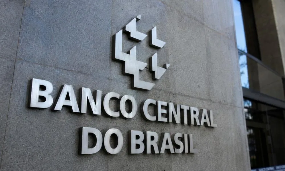 Copom corta juros para 14,25%, mas gastança do governo continua pressionando inflação e impede queda maior da Selic