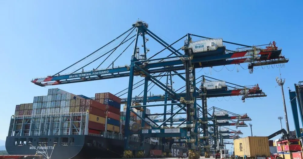 Brasil cai no ranking de competitividade: desemprego baixo não esconde problemas estruturais