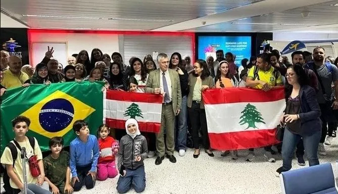 229 brasileiros resgatados do Líbano chegam ao Brasil: Um alívio após quase 24 horas de viagem