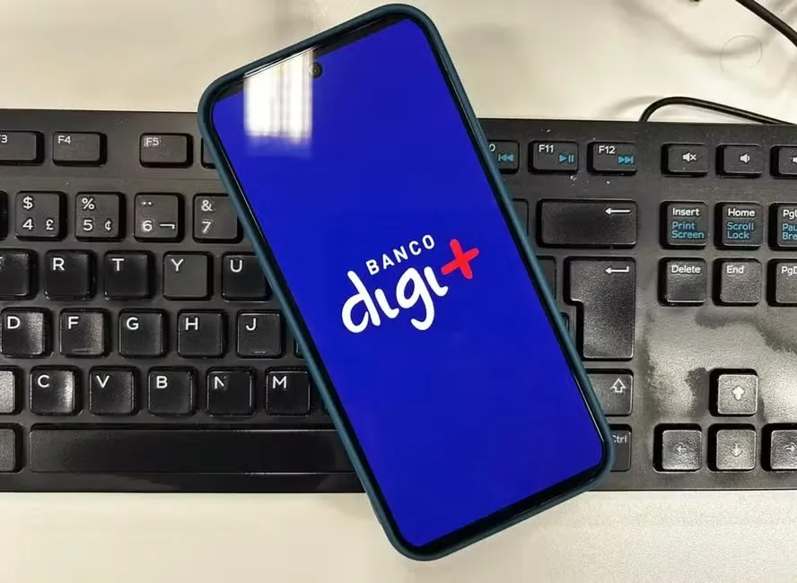 Digimais e Master: bancos diferentes, roteiro parecido?