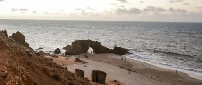Jericoacoara encolhe: mar avança até 10 metros por ano e ameaça um dos maiores cartões-postais do Brasil