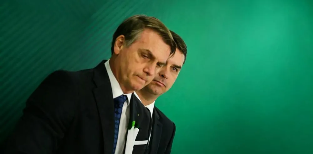 Jair e Flávio Bolsonaro - Foto: Reprodução