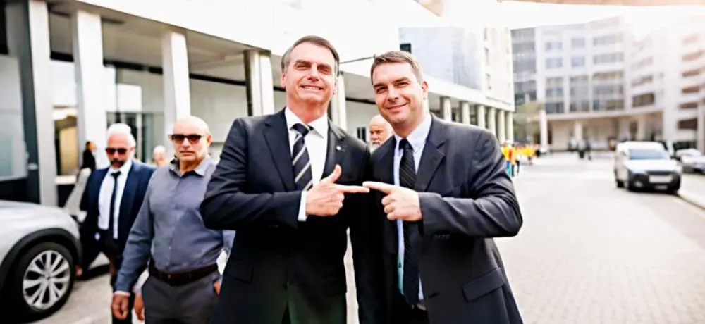 Moraes suspende visitas de Flávio a Bolsonaro e decisão reabre debate sobre os limites do poder judicial