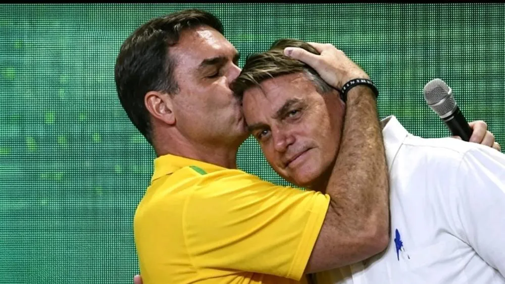 Não dá para dissociar Flávio de Jair Bolsonaro - Foto: Reprodução