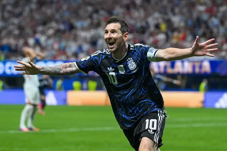 A vibração de Messi com o segundo gol contra a Inglaterra - Foto: Reprodução