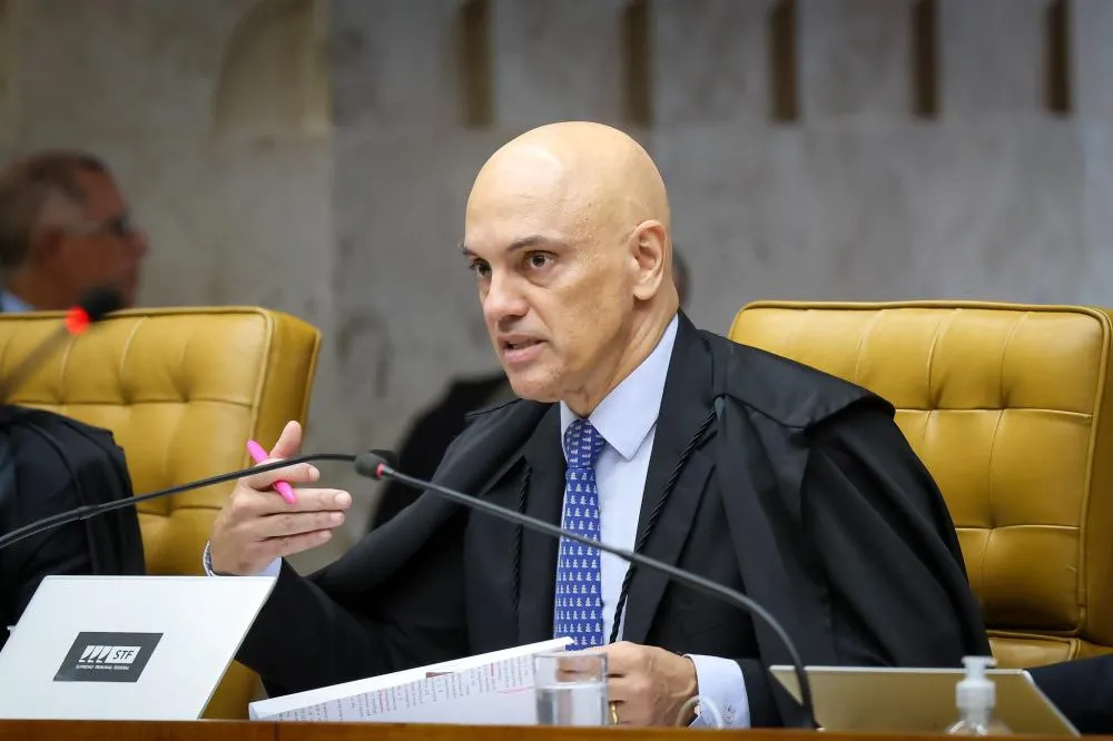 Alexandre de Moraes determina desbloqueio do X após 39 dias de suspensão