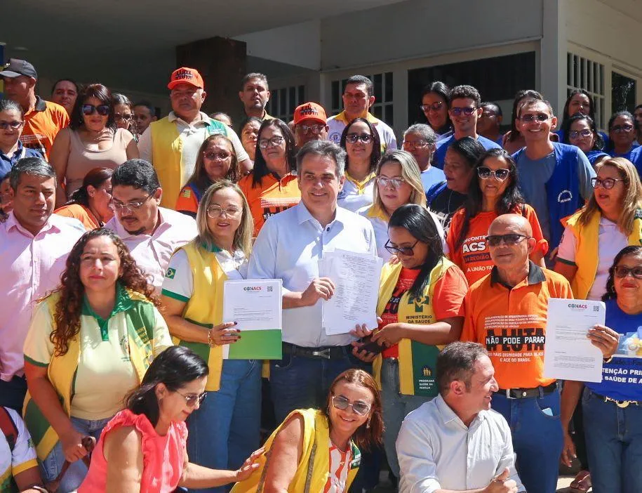 Grupo de técnicos agradece ao senador Ciro Nogueira pela aprovação do projeto - Foto: Reprodução