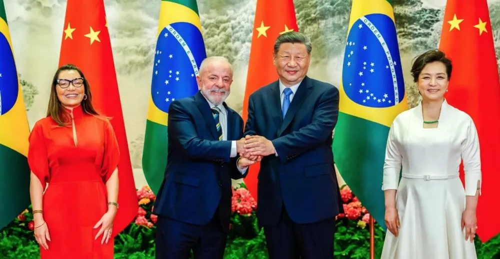 Ao centro Lula da Silva e Xi Jimping - Foto: Reprodução