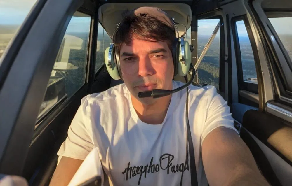 Depois da medicina a segunda paixão do médico Jacinto Lay era a aviação - Foto: Reprodução/Imagem editado por IA
