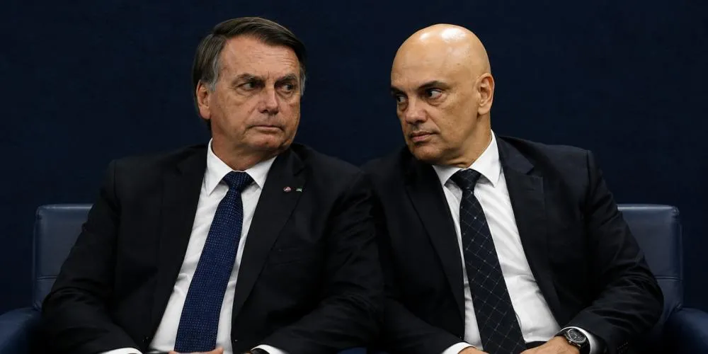 Jair Bolsonaro e Alexandre de Moraes - Foto: Reprodução/Imagem gerada por IA