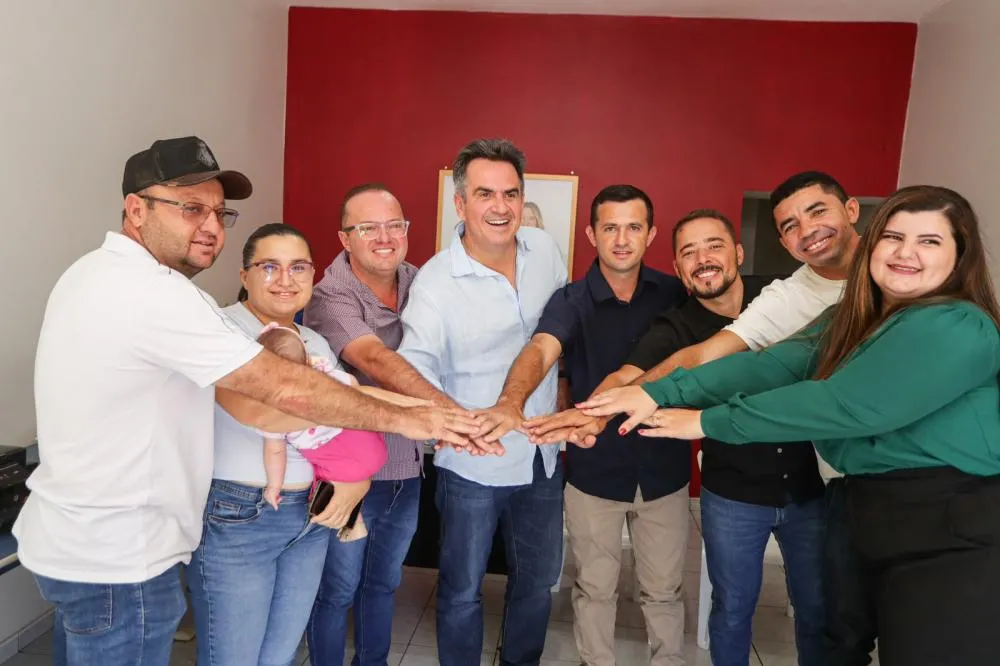Ciro Nogueira recebe apoio de grupo de oposição de Acauã liderados pelo ex-prefeito Paulo Sérgio e pelo o 2º colocado nas eleições de 2024, Juninho do Posto (do PT) e grupo de vereadores - Foto: Reprodução