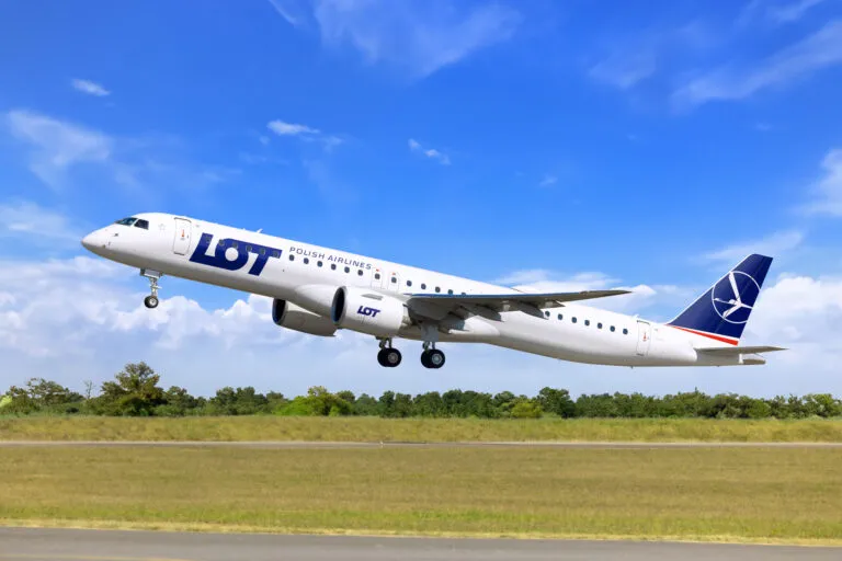Primeiro E195-E2 da Embraer chega à frota da LOT Polish Airlines