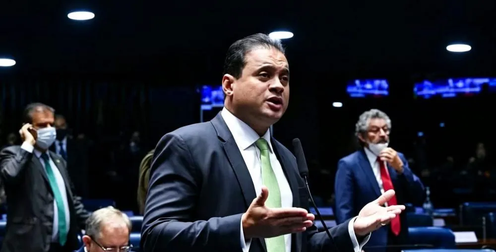 PF aprofunda investigação sobre suposta lavagem de dinheiro envolvendo senador Weverton Rocha e advogado ligado ao caso INSS
