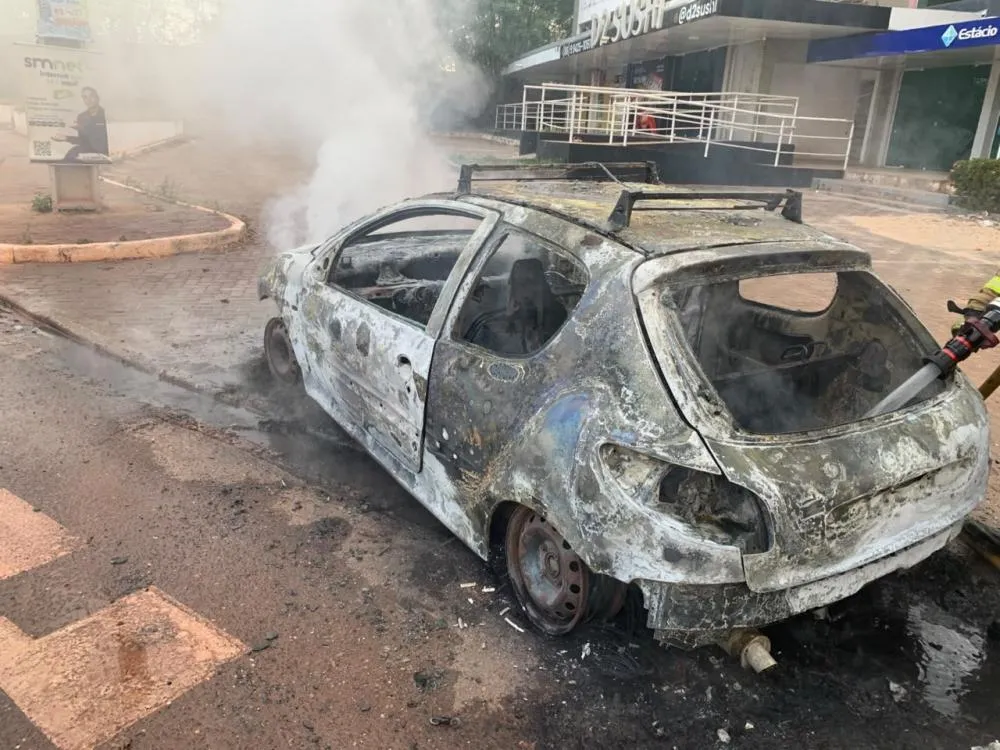 Teresina registra terceiro carro incendiado em 24 horas e casos preocupam moradores