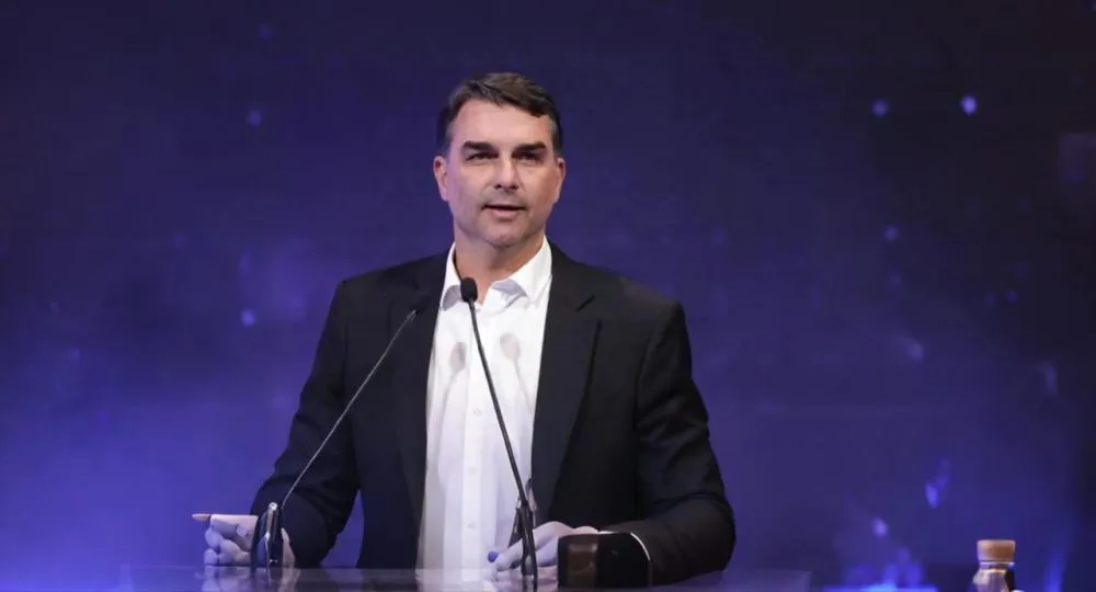 Tanto Flavio Bolsonaro, quanto o PL e a campanha foram tomados de surpresa - Foto: Reprodução