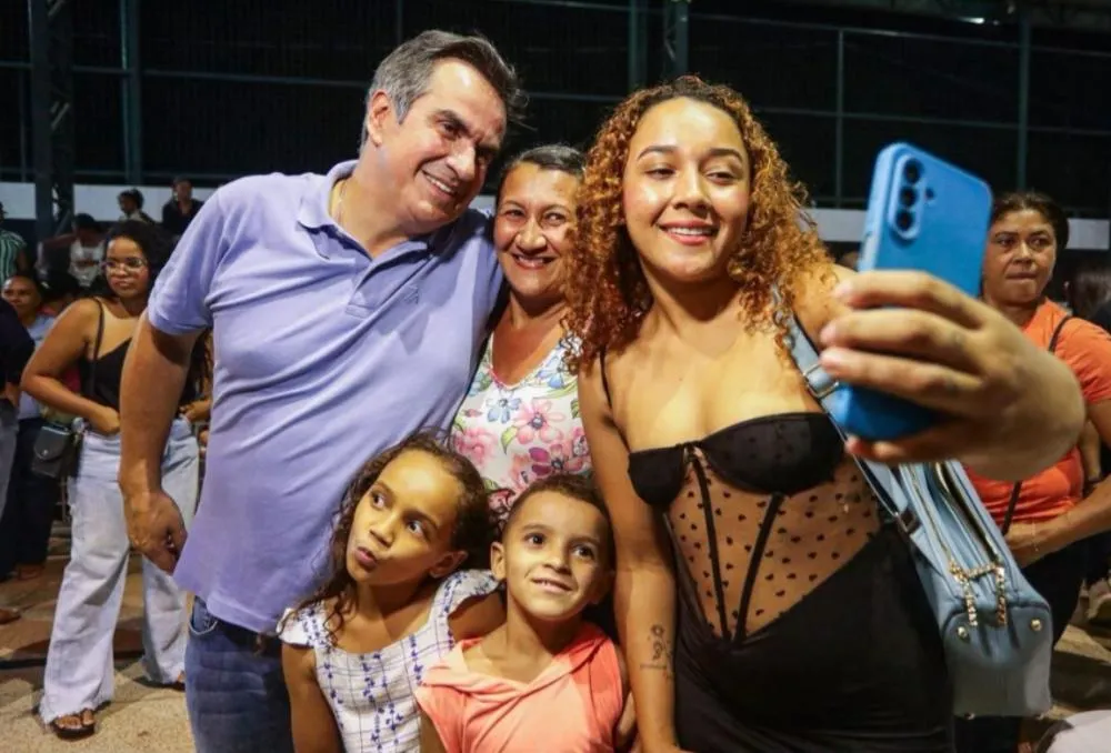 Ciro em selfie com o eleitor - Foto: Repprodução