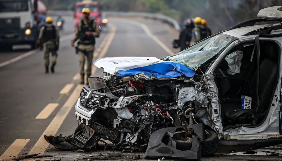 Acidente fatal: Cabo da PM morre em colisão entre viatura e carreta no Rodoanel de Teresina