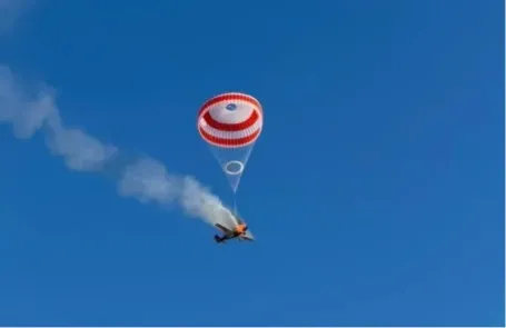 O paraquedas da aeronave foi acionado pelo piloto - Foto: Reprodução