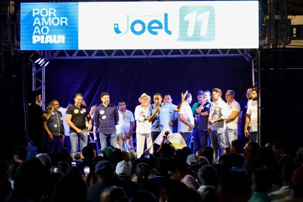 Joel Rodrigues fala de propostas e se compromete com “o povo do Piauí” ao ser recebido por multidão em Oeiras