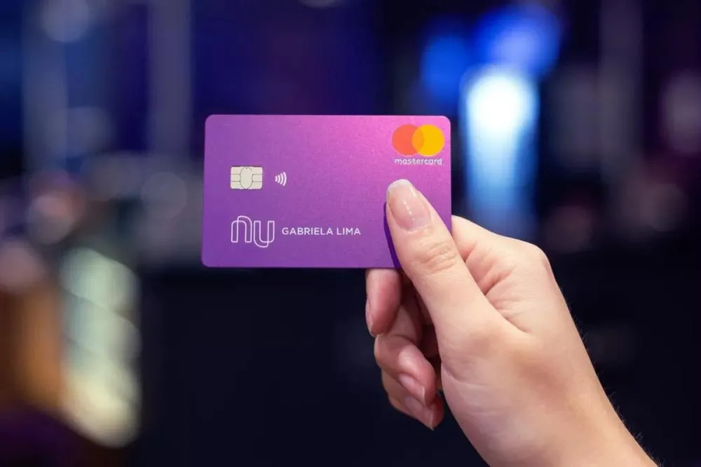 Clientes relatam falhas no cartão de crédito do Nubank nesta quinta-feira