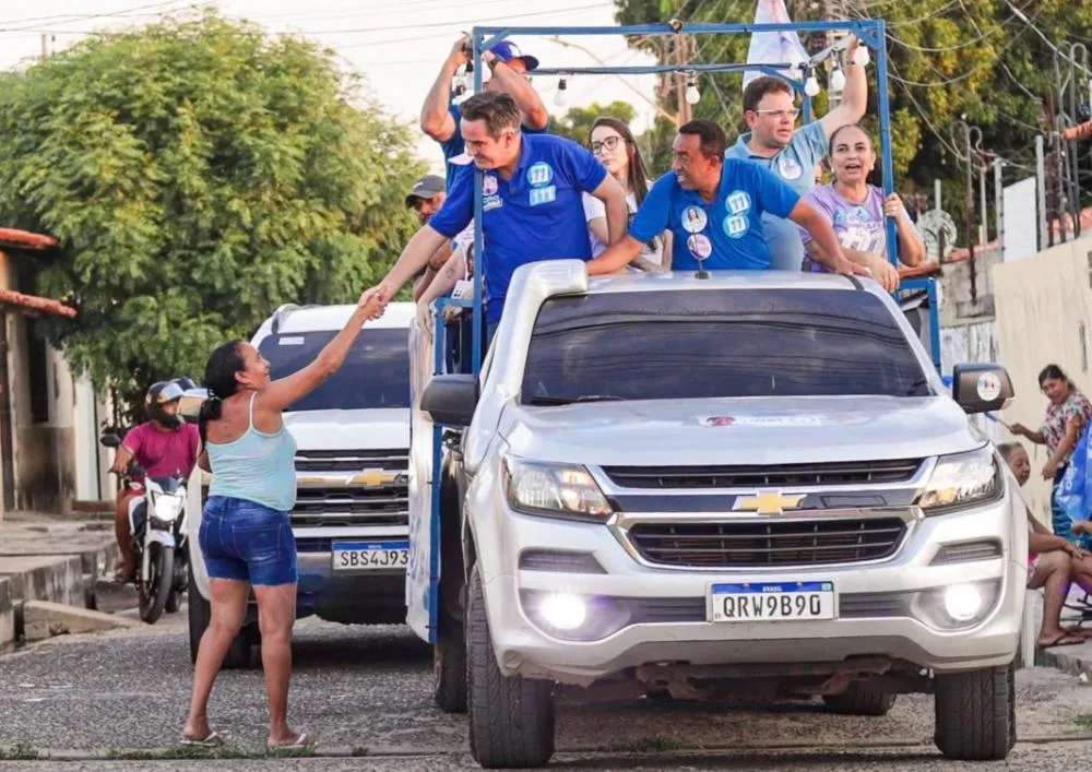 Foi uma carreata, mas teve muito corpo a corpo com os apoiadores - Foto: Reprodução