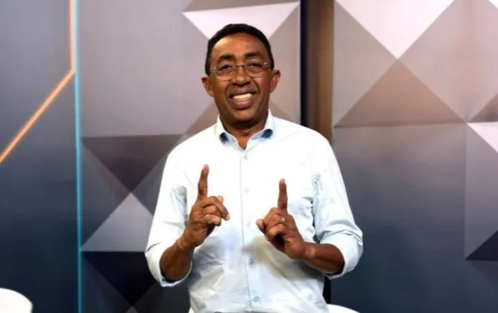 Joel Rodrigues no cenário do debate da TV Clube - Foto: Reprodução