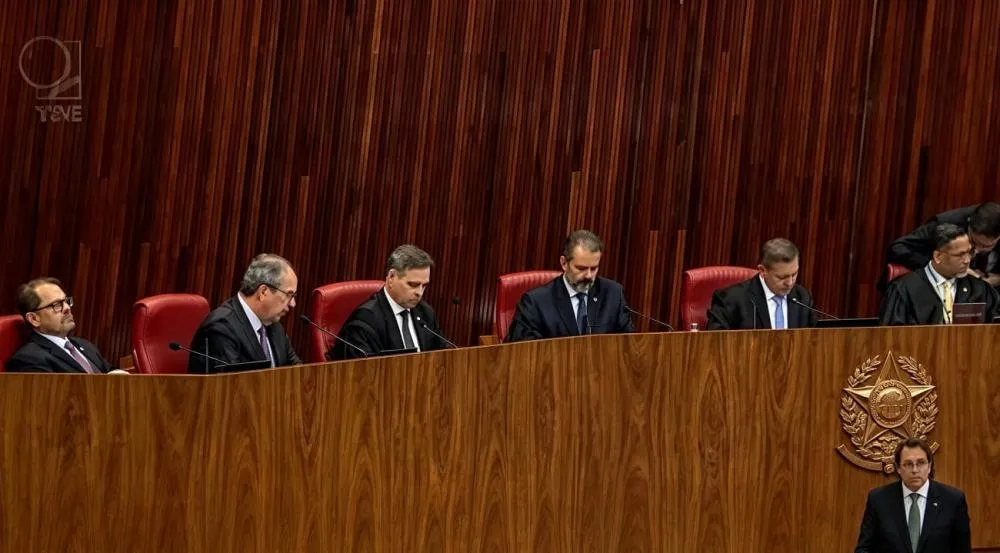 Colegiado decidiu pela supensão da fake news que comprometia Flávio Bolsonaro - Foto: Reprodução