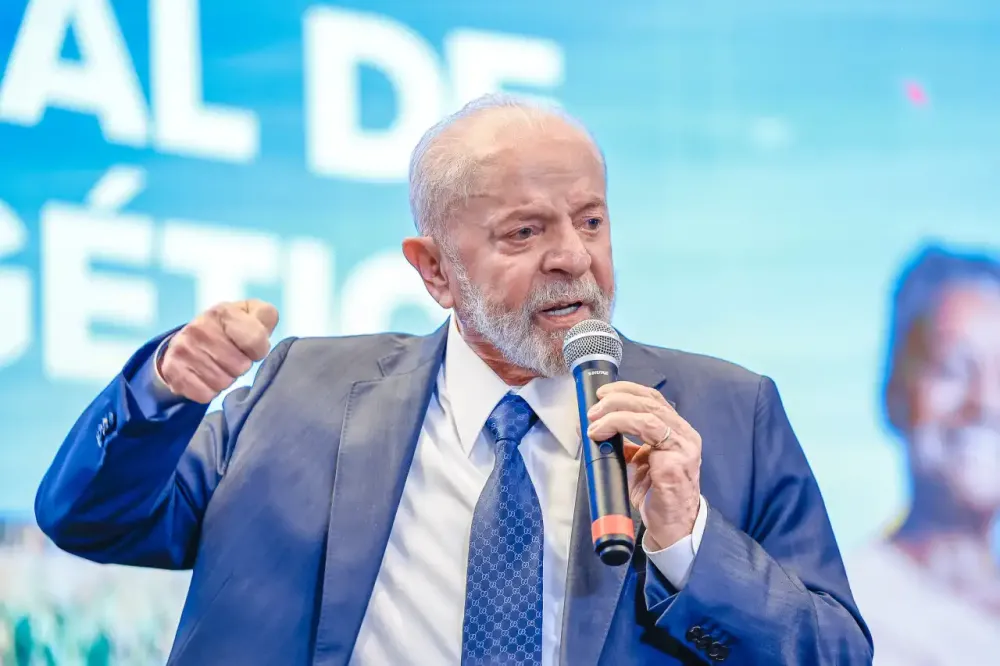 Lula cancela participação presencial na Cúpula do Brics após acidente em casa