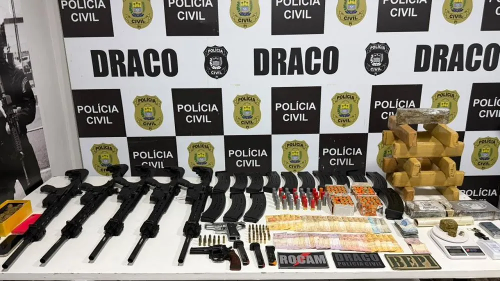 Casal é preso com arsenal, drogas e moto roubada no Centro de Teresina