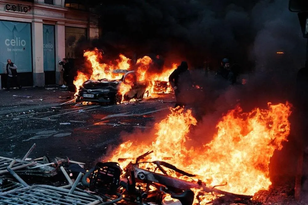 Protestos foram violentos e impactaram a Europa e o mundo - Foto: Reprodução