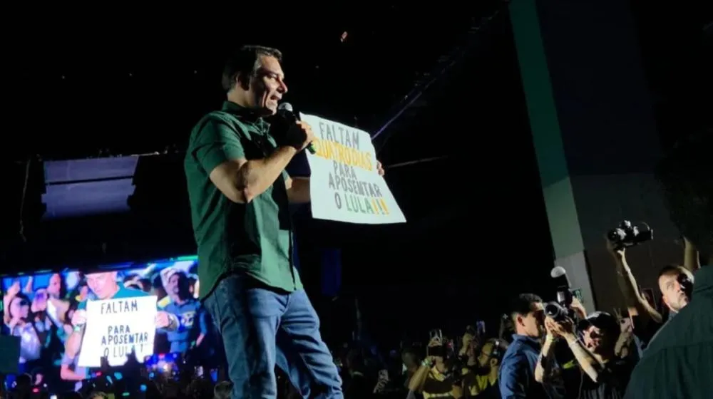 Flávio Bolsonaro dobra a aposta e dá um xeque mate em Lula - Foto: Reprodução