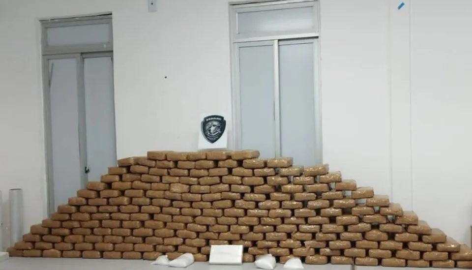 Polícia apreende 200kg de cocaína camuflada em parede de residência em São Luís