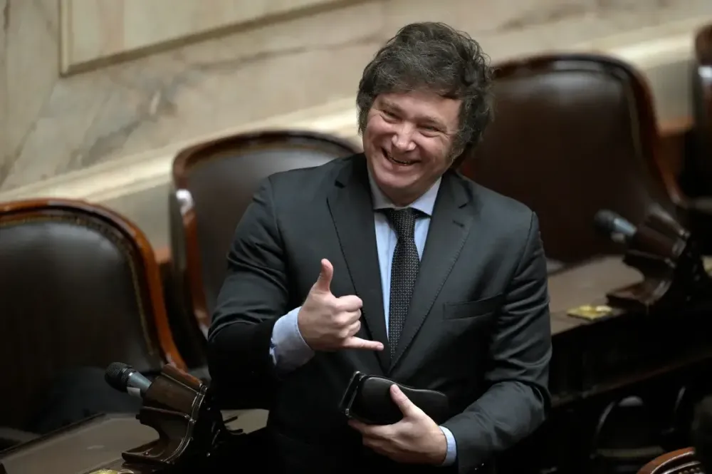 Argentina anuncia leilão de 400 imóveis públicos e fim de cargos hereditários no setor público