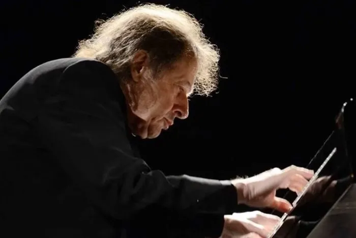 Morre Arthur Moreira Lima, lenda do piano brasileiro