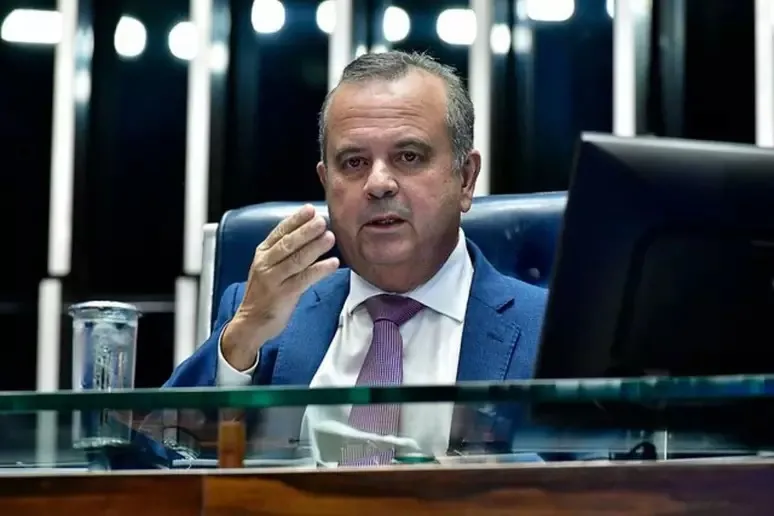 Senador Marinho reage à proposta de regulação das redes sociais de Gleisi Hoffmann