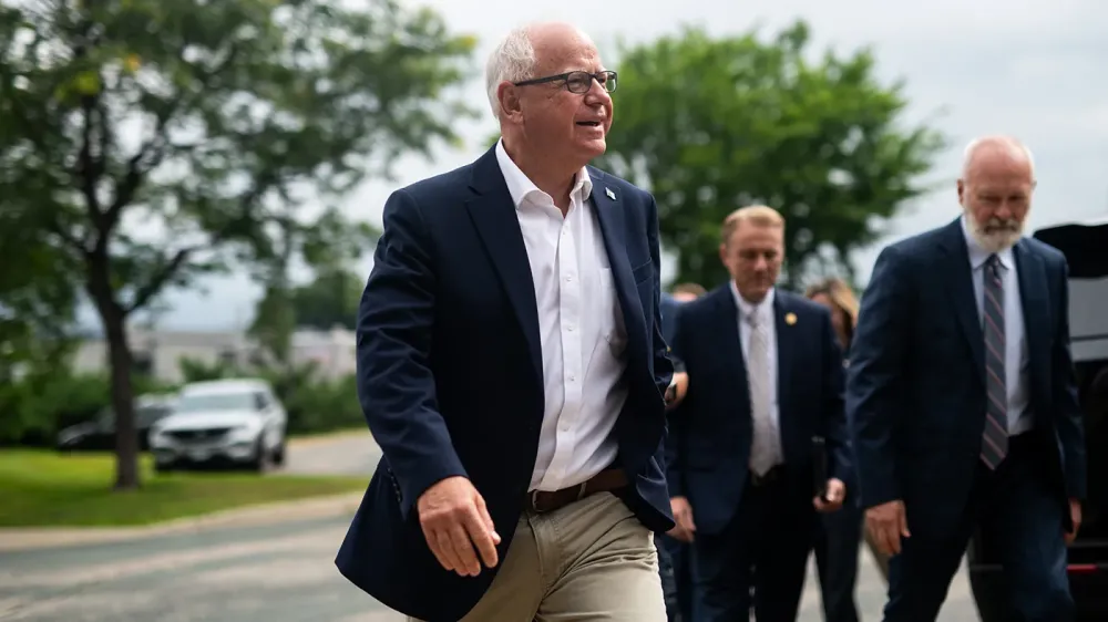 Kamala Harris escolhe Tim Walz como seu candidato a vice-presidente
