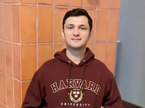 Maranhense conquista cinco insígnias em Harvard: Kenneson Lima é ex-aluno da Universidade Ceuma