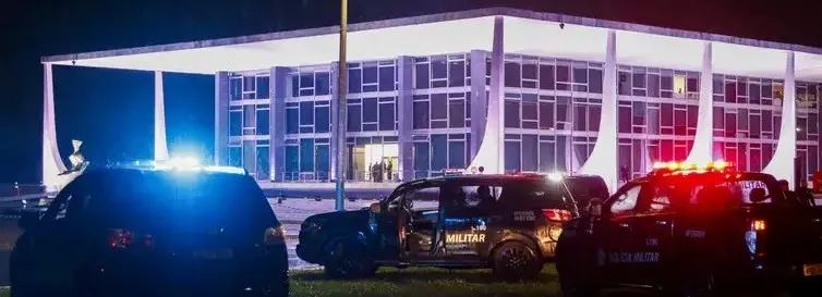 Explosões na Praça dos Três Poderes em Brasília: Ato trágico termina em morte e evacuação do STF