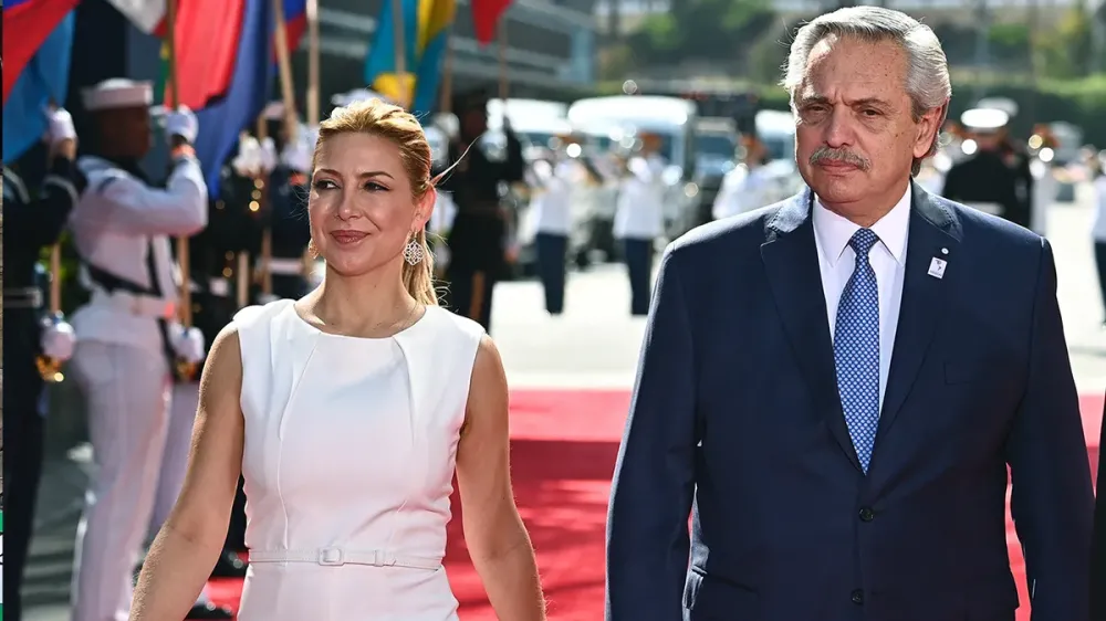 Ex-presidente argentino é acusado de violência doméstica