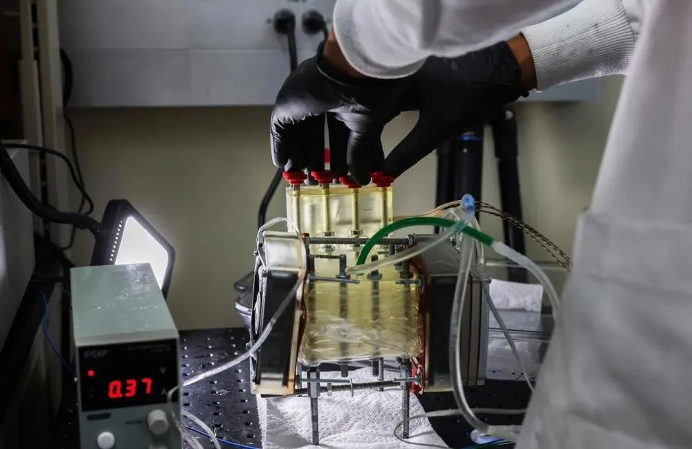 Tecnologia solar captura água do ar e promete revolucionar regiões áridas