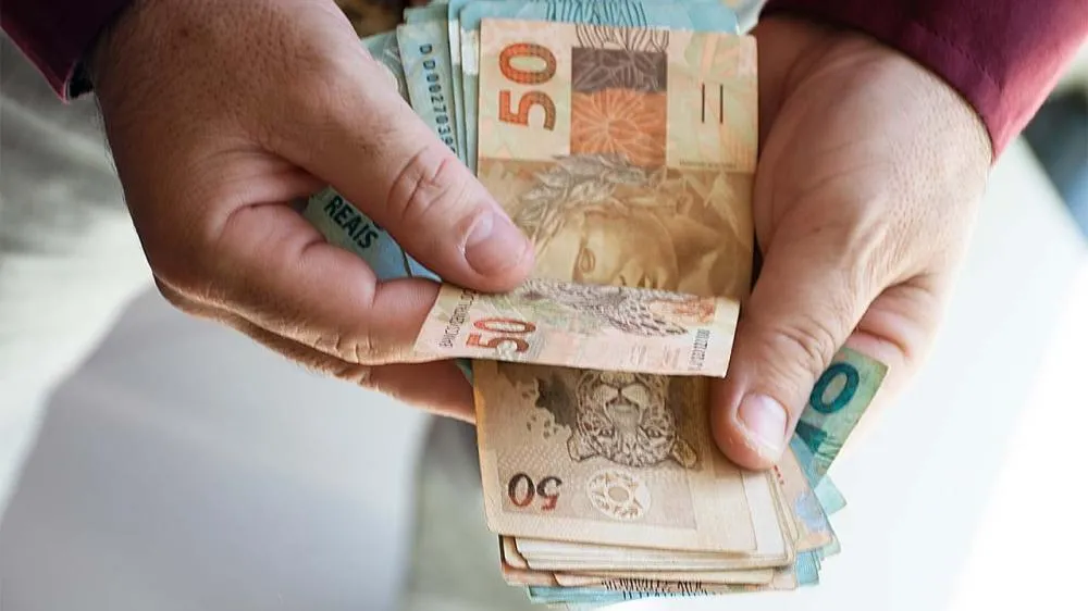 13º salário: prazo limite, direitos e consequências do atraso
