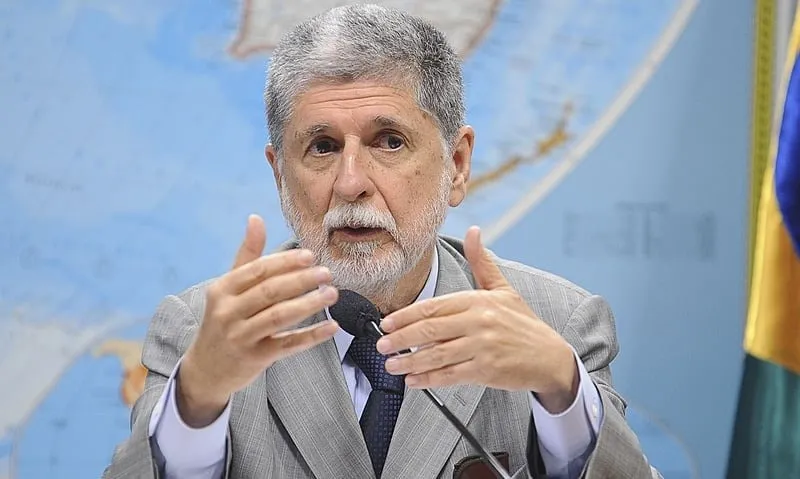 Venezuela: Amorim lamenta a falta das atas oficiais mas diz não confiar nas da oposição
